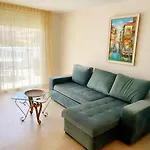 Sunny Apt On The Paradise Coast.