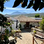 La Paredita Casa Taoro