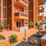 Cautivador Estudio En Puerto De La Cruz