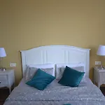 La Casa Amarilla