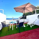 Marina Blue, Las Caletillas
