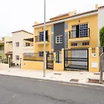 Casa Totalmente Renovada En Zona Muy Tranquila!!! Vistas Al Mar Y Montana