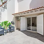 Villa Sabina - 6 Bedroom House