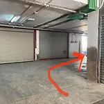 Perla De Roca En Poblado Marinero