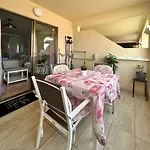 Beautiful Sea View Apt In Castle Harbour C002