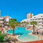 Apartment With Pool View