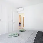 Spacious Apartment With Ocean View