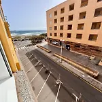 Alquilaencanarias Plaza Roja Beach