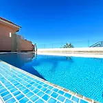 Apartamento incleibles vistas al océano y piscina.