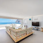 Blue Haven - Ocean View Penthouse With Jacuzzi And Pool