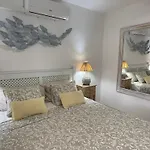 Port Royal Apartments, Heated Pool, Speed Wifi, Terrace