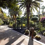 Stylish Urban Stay In Santa Cruz, Plaza Militar