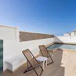Lilias Home - Private Heatable Pool, Bbq, Free Wifi