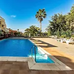 Ocean View Apartment With Pools