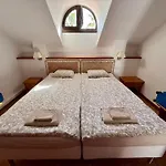 Sunny 2-Bedroom Apartment In Parque Santiago II