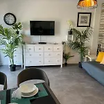 Malibu Park Apartment Luna
