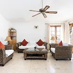 Colina Golf Excellent Holiday Home With Heated Pool