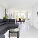 Classbnb - Three Spacious Apartments 150M From The Las Americas Promenade