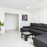 Classbnb - Three Spacious Apartments 150M From The Las Americas Promenade