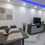 Casa Palmera 2 Only 150 Meters To The Beach, Heated Pool, Wifi, Sat-Tv, Terrace, Central Location, Washing Machine