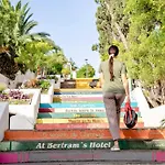 La Perla Holidays