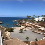 Skyline View Apartment - Free Private Parking Including & Guest Bonus