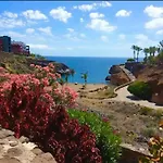 Skyline View Apartment - Free Private Parking Including & Guest Bonus