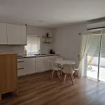 La Casita De Emily - Reformada, Bien Situada Y Con Piscina Amplia