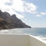 Oasis Atlantico: Rincon Secreto Al Pie De Los Senderos