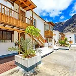 Los Gigantes Marina, Water Front