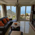 Villa Strelitzia