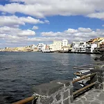 alquilaencanarias El Medano Colon Center, near the beach