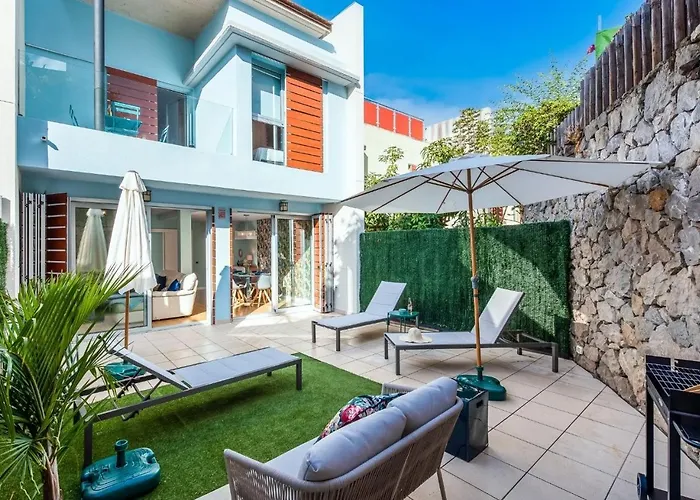 Family House With Patio And Communal Pool