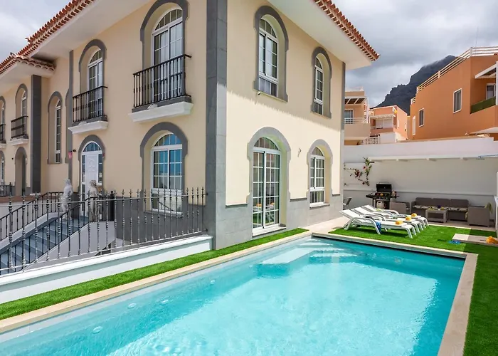 Luxury Holiday Villa Heated Pool