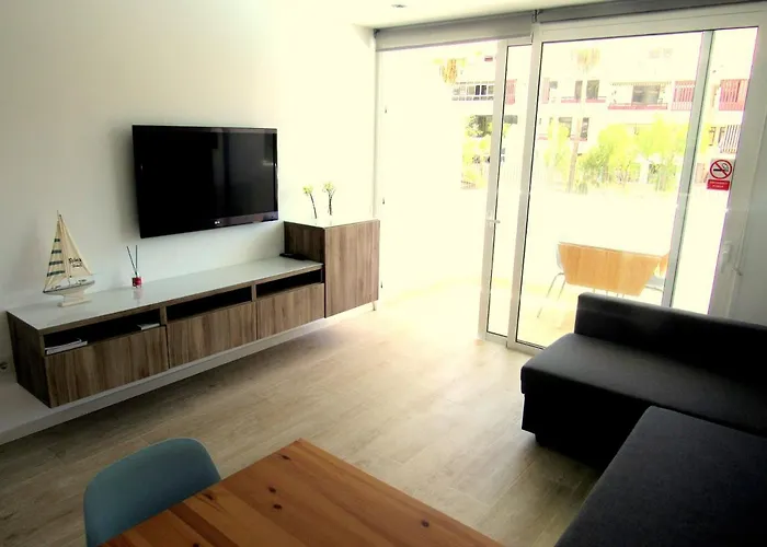 Spotless South Facing Apartment With Pool View And Wifi Heart Of Las Americas