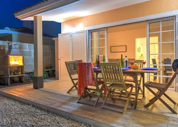 Villa Aloe Con Piscina Climatizada, Playa Fanabe, Costa Adeje