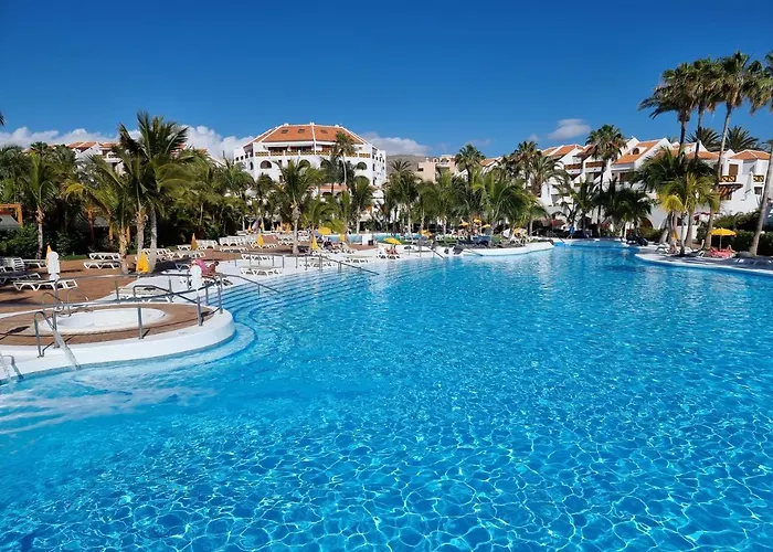 Studio No 2 Just 100 To Beach And Sea, Large Terrace, Heated Pool, Wifi, Aircondition For A Fee
