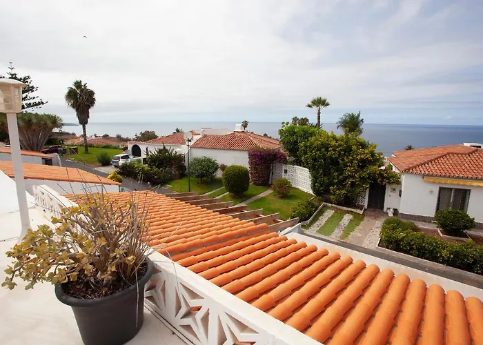 Chalet Adosado Con Terraza Y Azotea