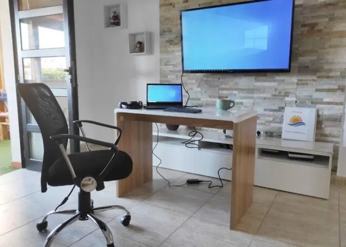 Casa Krisma, Fabulous Modern Spacious 2 bedrooms apartment, Remote Work, Fast WIFI, Parking&AC