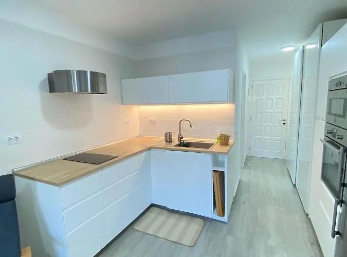 Estudio En Los Cristianos. Ubicacion Ideal.