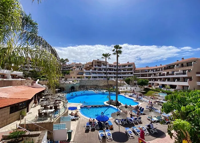 Walk To Golf Heated Pool Apartment