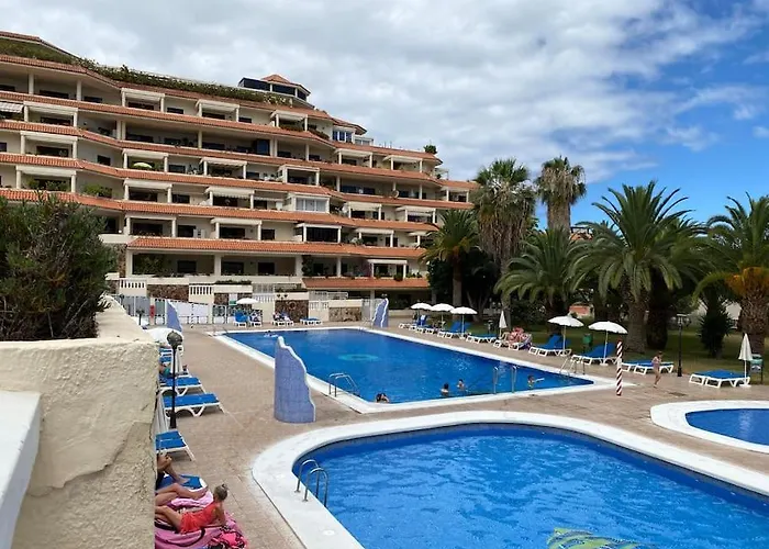 Luminoso apartamento con terraza y piscina