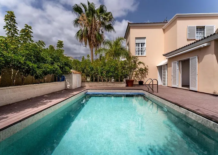 Cozy And Charming Villa With Pool