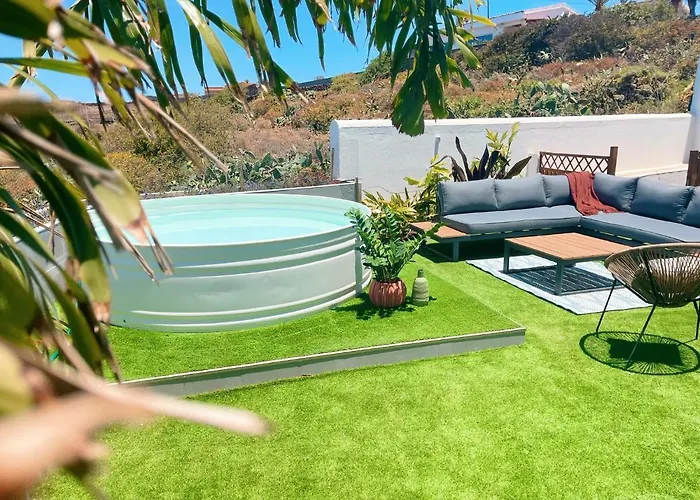 Casa Con Piscina Y Jardin Con Vistas Al Mar