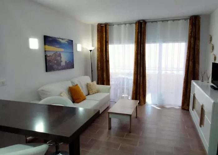 Luminoso Y Bonito Apartamento Con Piscina En Frente Del Mar