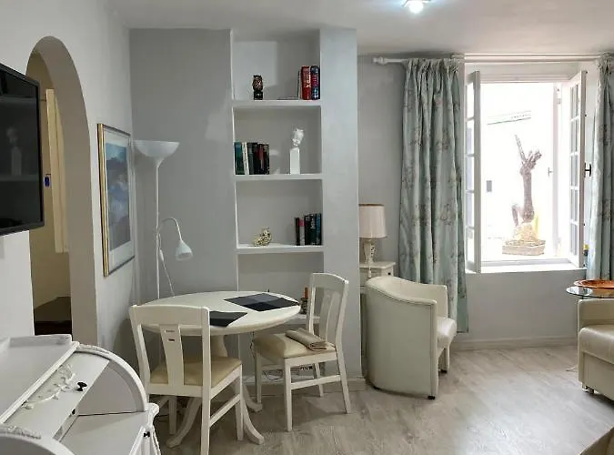 Schoenes Apartment - Ruhig - Aussenpool