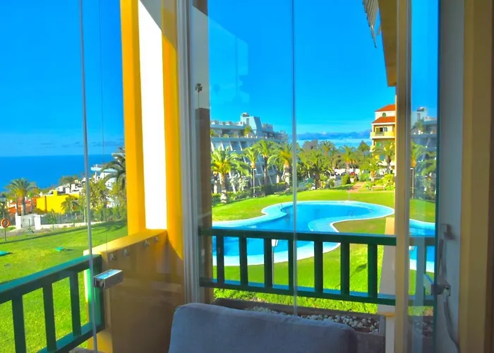 Vista Mar Azul Elegante Y Acogedor