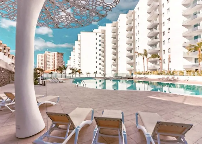 3-Bed Flat , Ocean Garden , Heated Pool & Parking, Pp207
