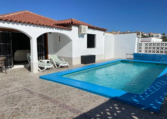 Casa Tom - Spacious Holiday Home With Heated Pool