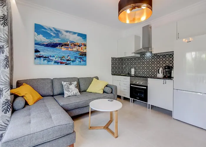 Two Bedroom Apartment Near The Ocean